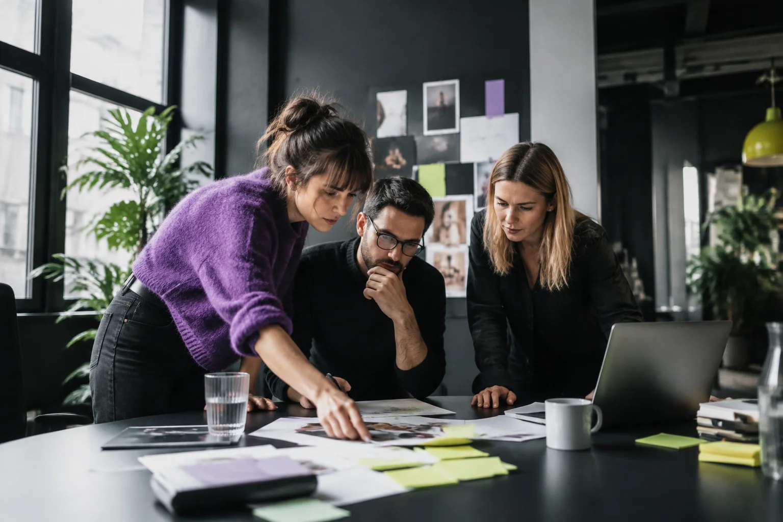 Zespół planujący tematy i materiały content marketingowe